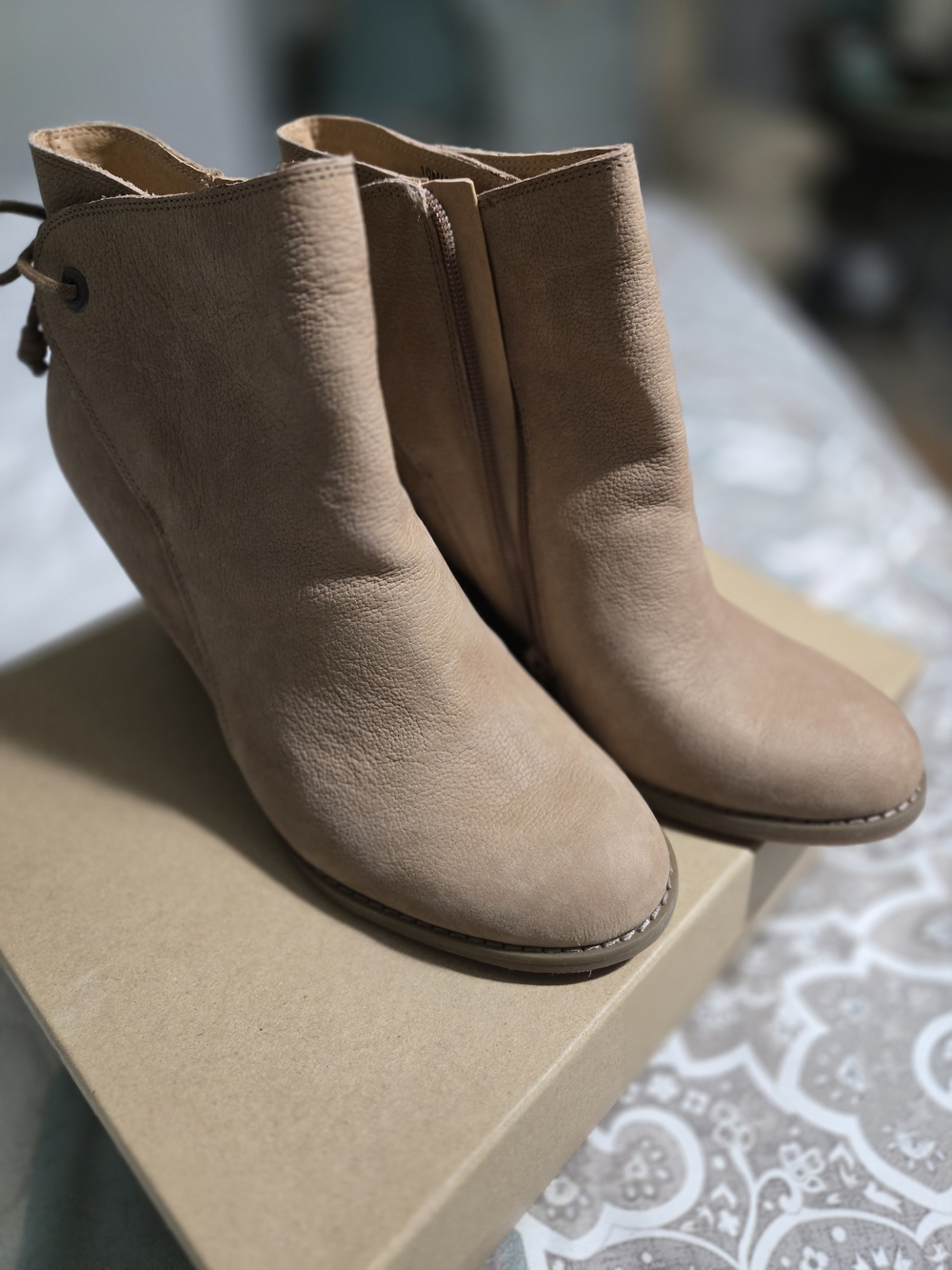 LUCK BRAND Yamina Suede Wedge Bootie In Color: Sesame US 10  NIB